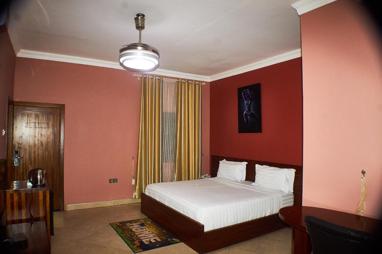 Triple Hill Hotel Weija Экстерьер фото