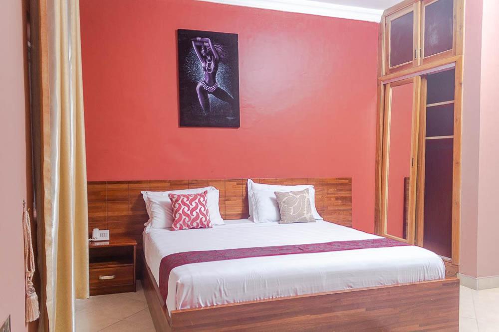 Triple Hill Hotel Weija Экстерьер фото