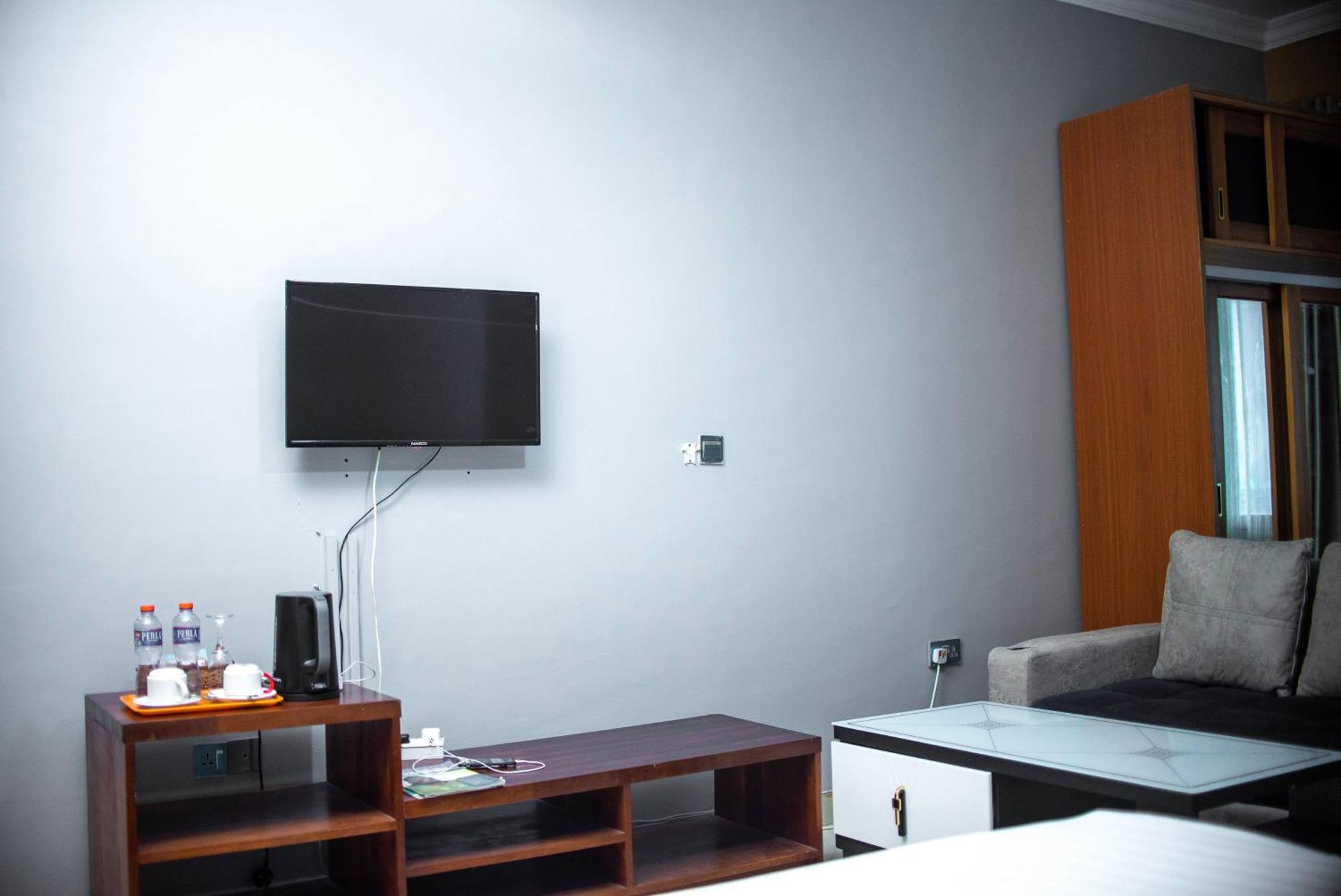 Triple Hill Hotel Weija Экстерьер фото