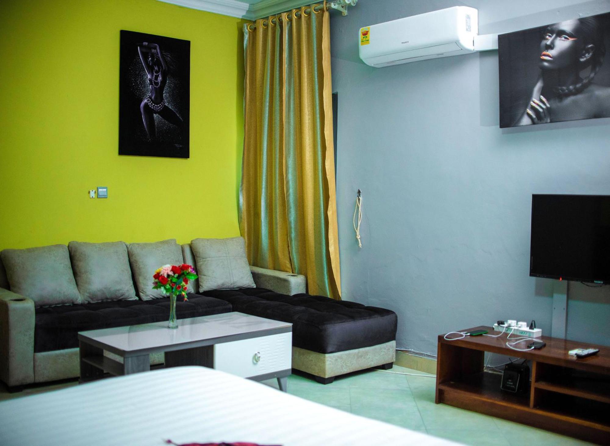 Triple Hill Hotel Weija Экстерьер фото