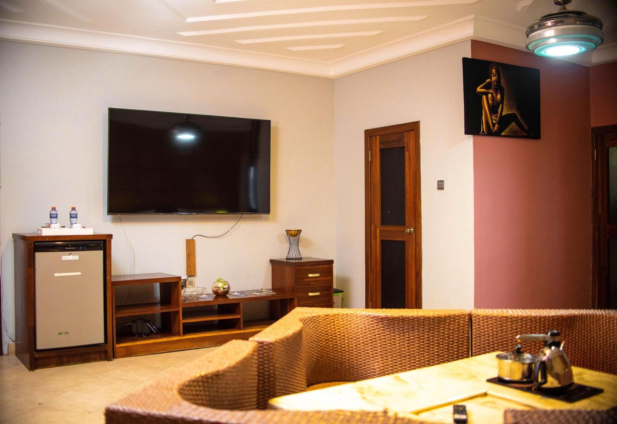 Triple Hill Hotel Weija Экстерьер фото