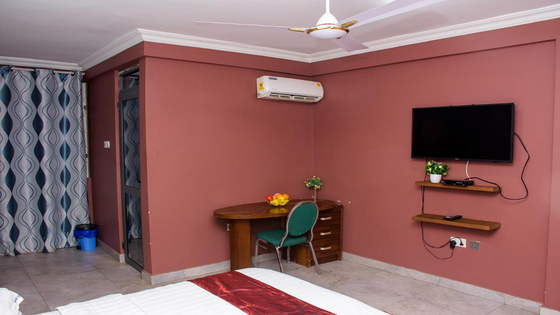 Triple Hill Hotel Weija Экстерьер фото