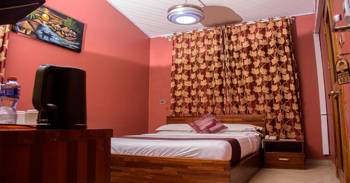 Triple Hill Hotel Weija Экстерьер фото
