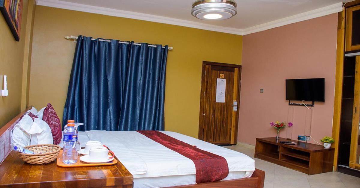 Triple Hill Hotel Weija Экстерьер фото