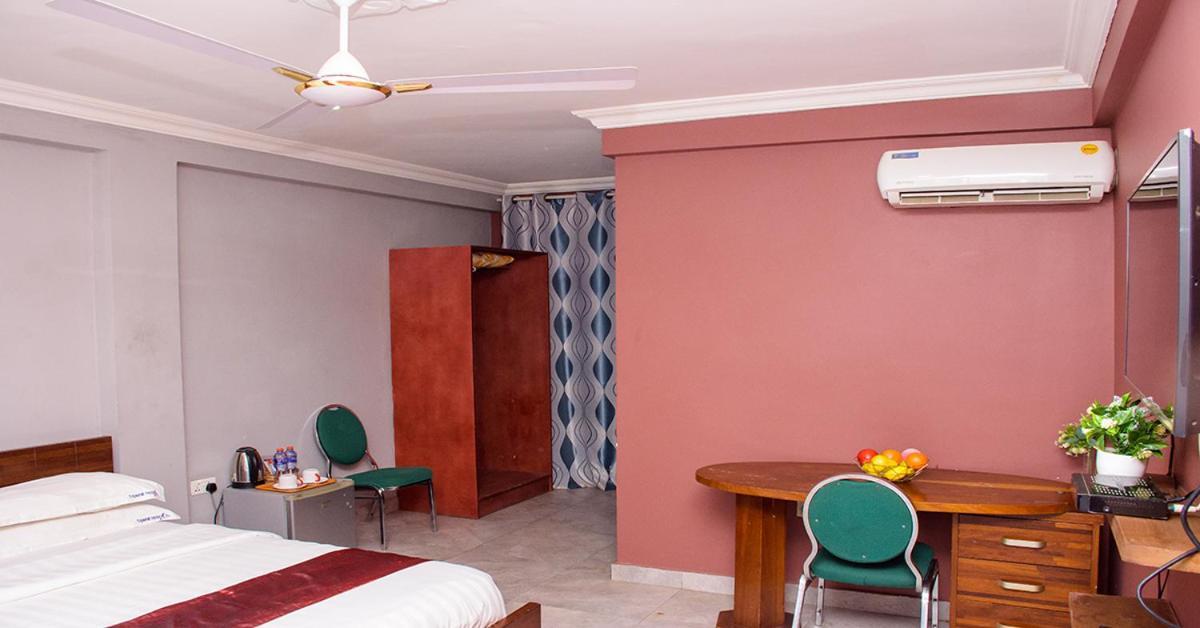 Triple Hill Hotel Weija Экстерьер фото